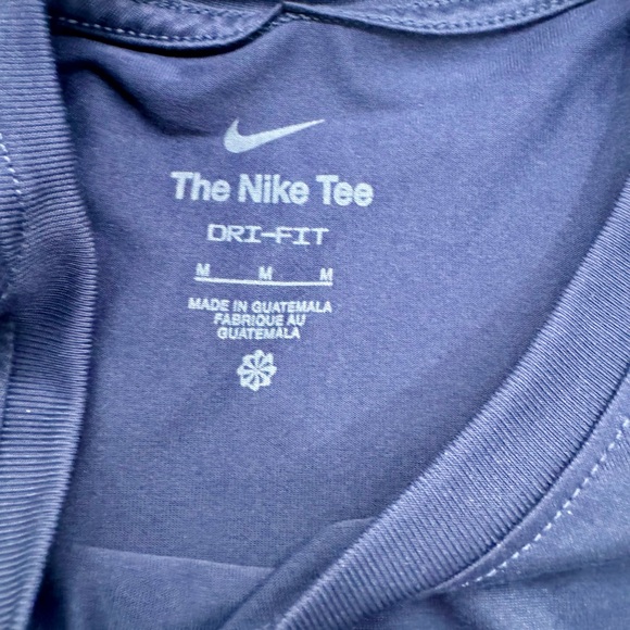 Women’s Dri-Fit Nike Tee Size M Navy - Picture 2 of 8